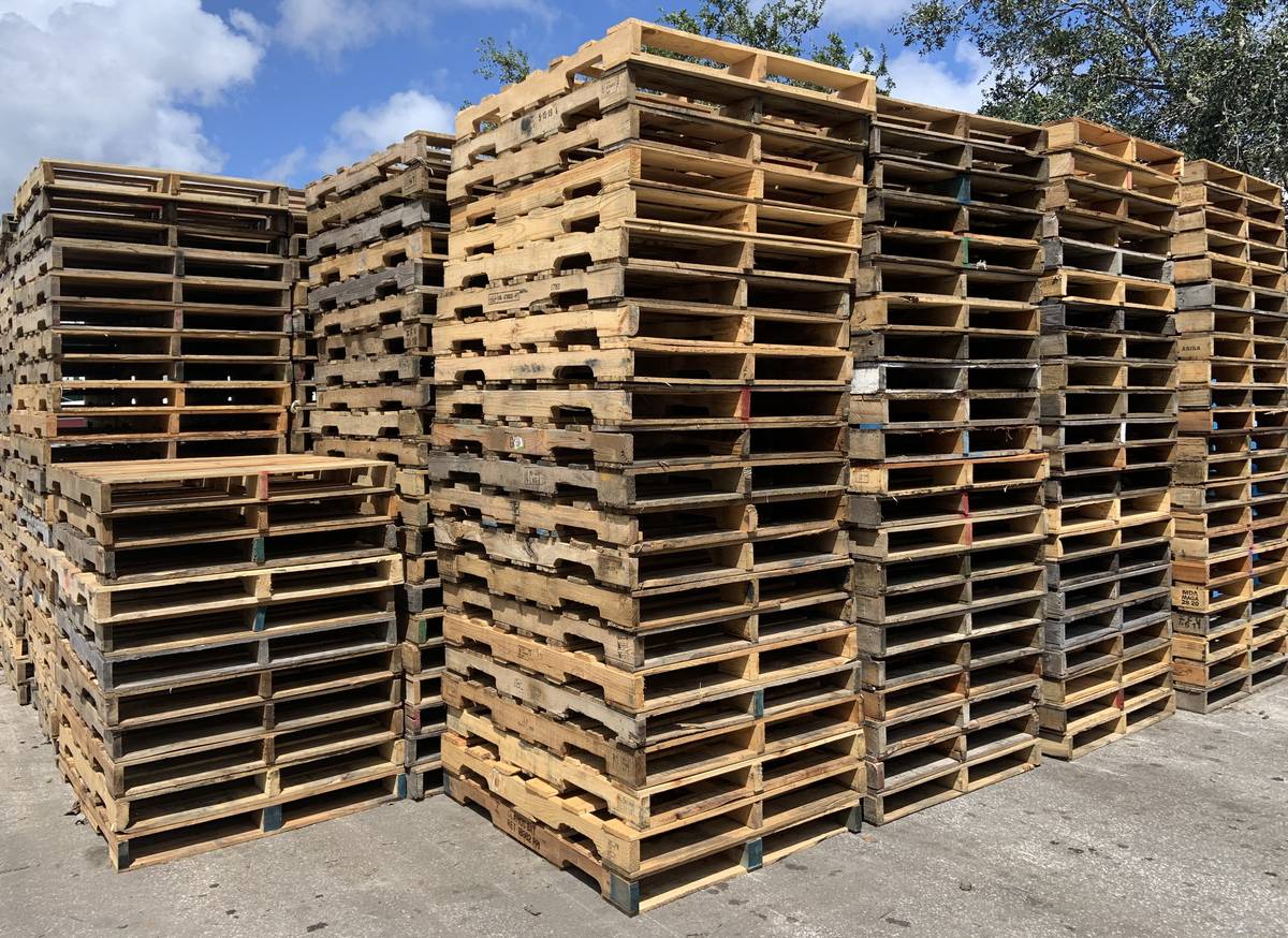 Bulk pallet supply Florida outdoor yard recycled GMA pallets in stock
