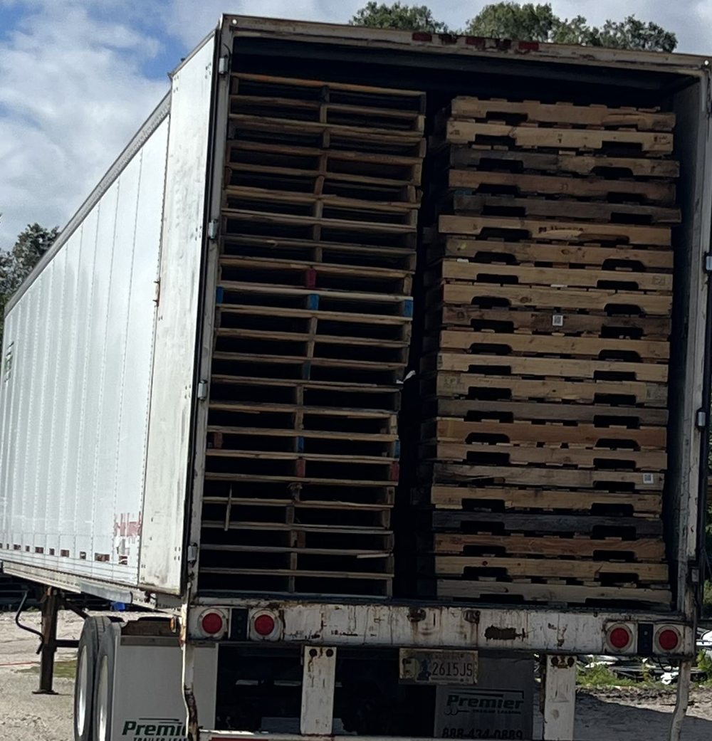 Dry van trailer loaded with recycled pallets for Florida pallet delivery