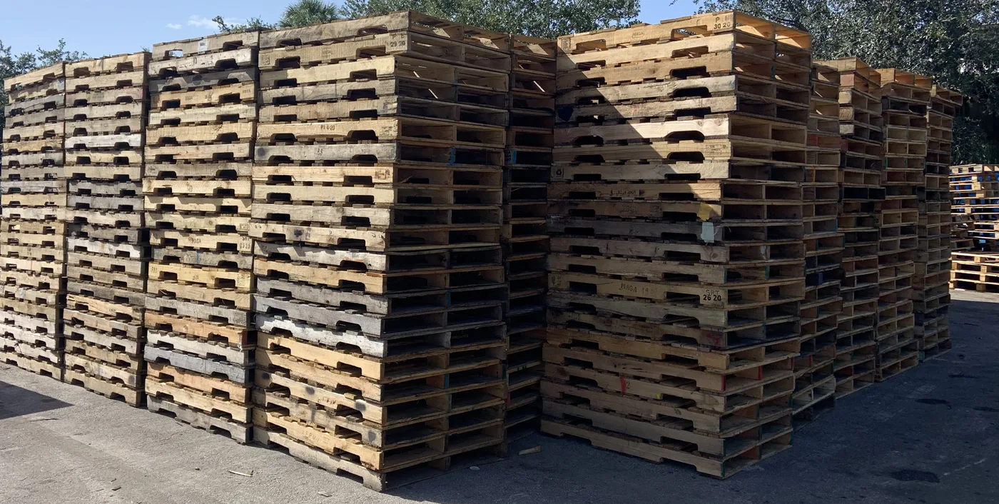 Florida pallet yard with recycled GMA pallets in stock